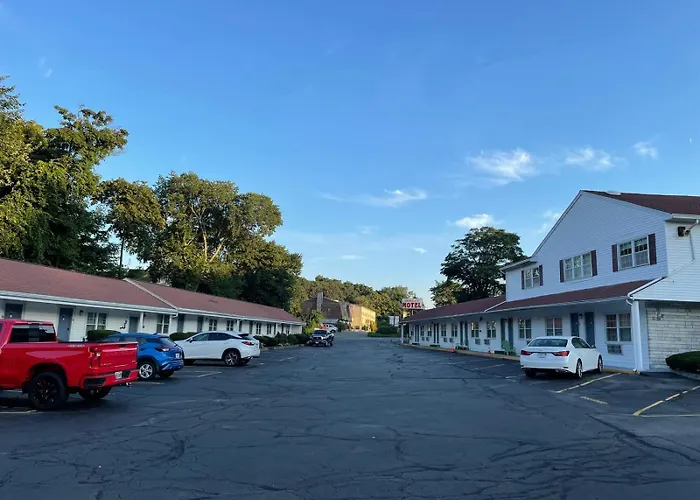 Chisholm\'S Motor Inn