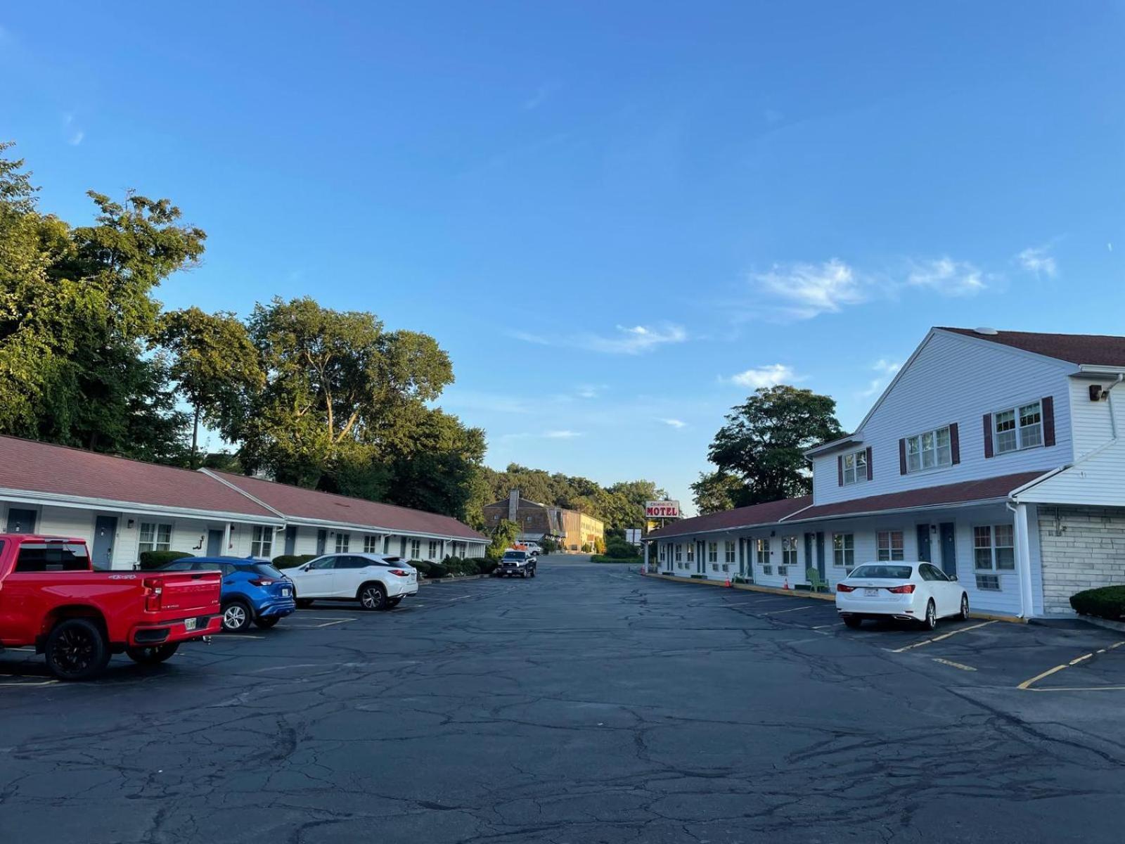 Chisholm's Motor Saugus