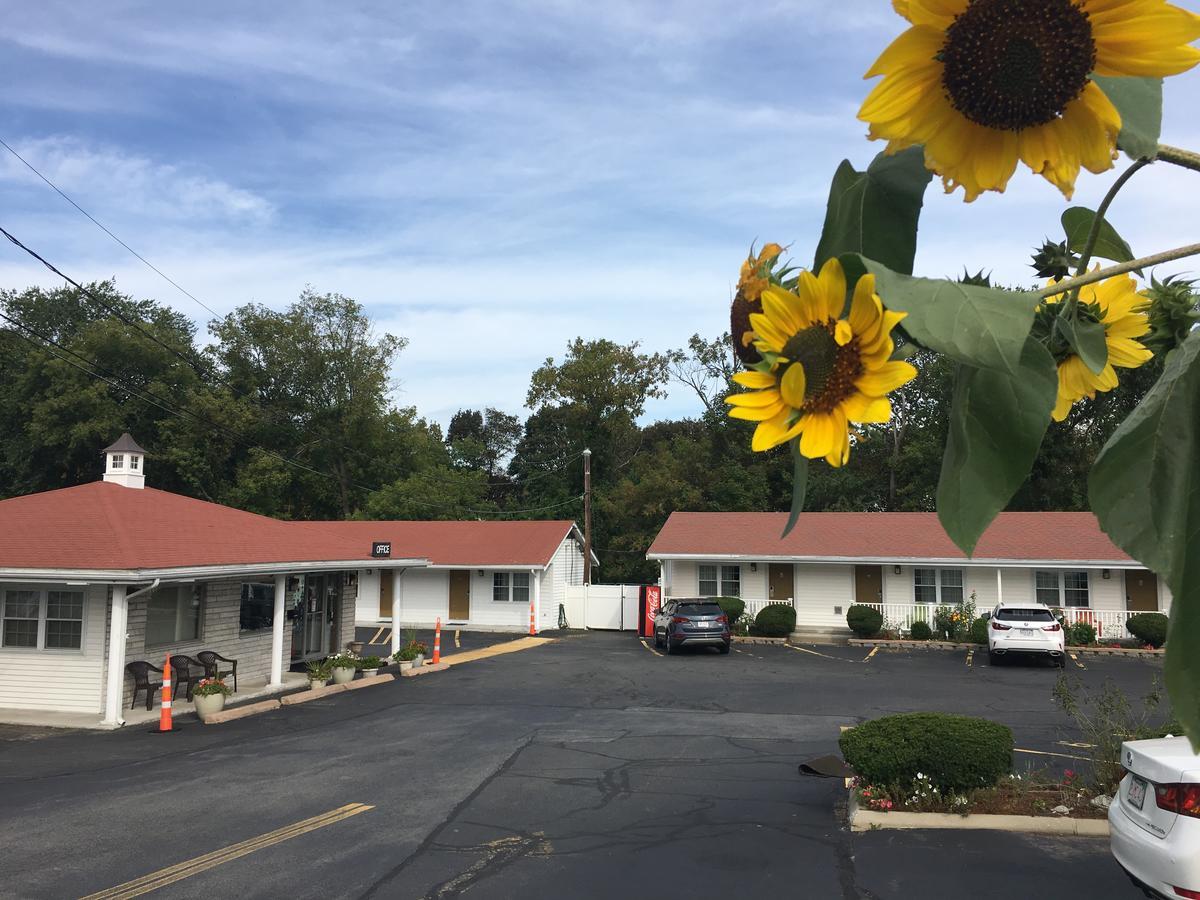 Chisholm's Motor Motel Saugus