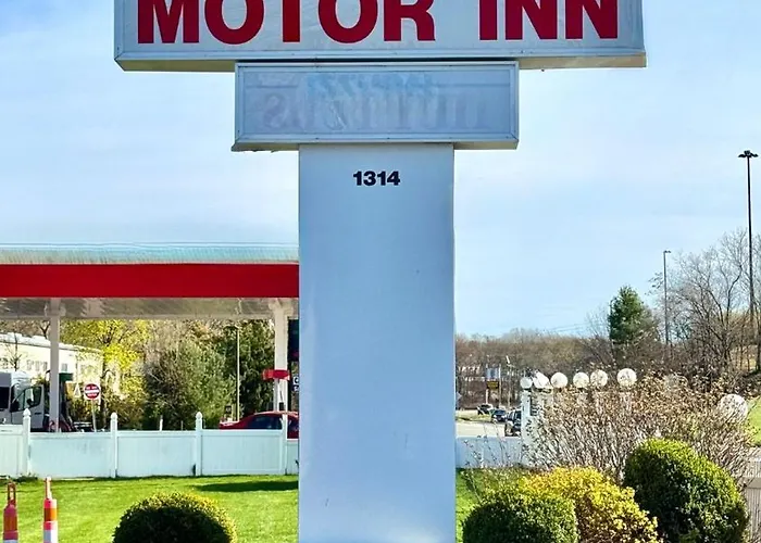 Chisholm\'S Motor Inn