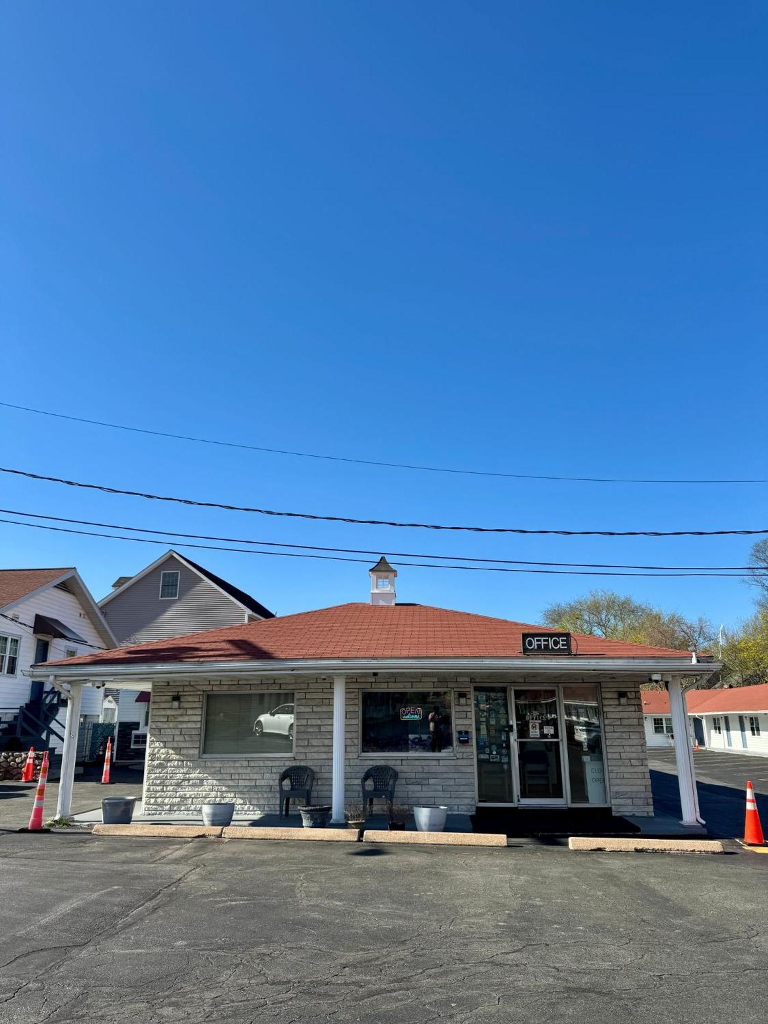 Motel Chisholm's Motor