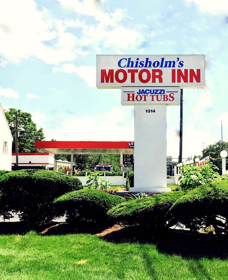 Chisholm's Motor Motel 3*
