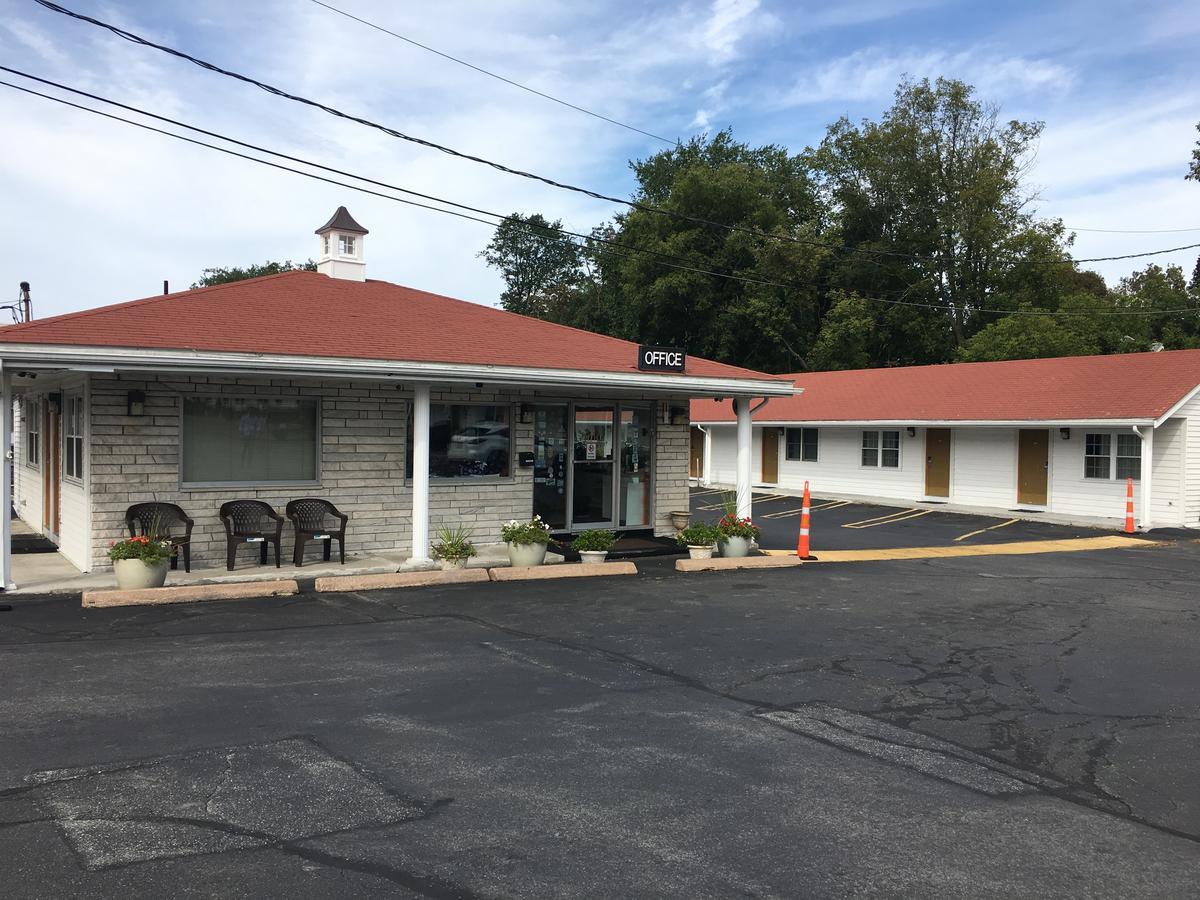 Chisholm's Motor Motel