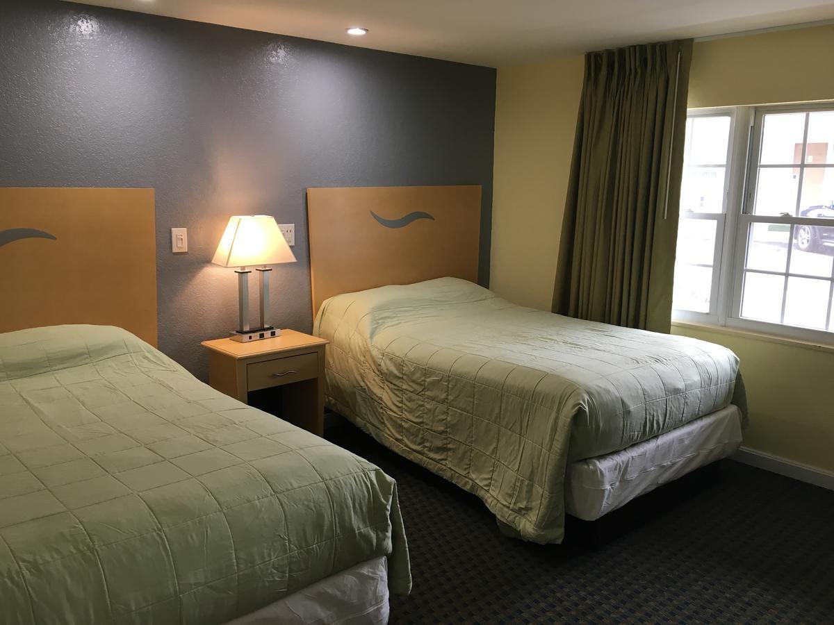 Chisholm's Motor Motel Saugus